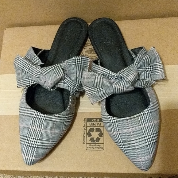 Forever 21 Shoes - Forever 21 Houndstooth Bow Mules